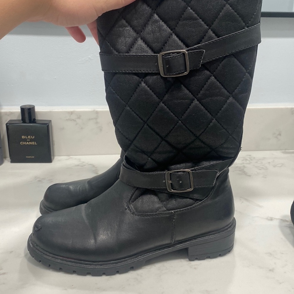 Size 8 weather mates high boot good for snow or cold weather